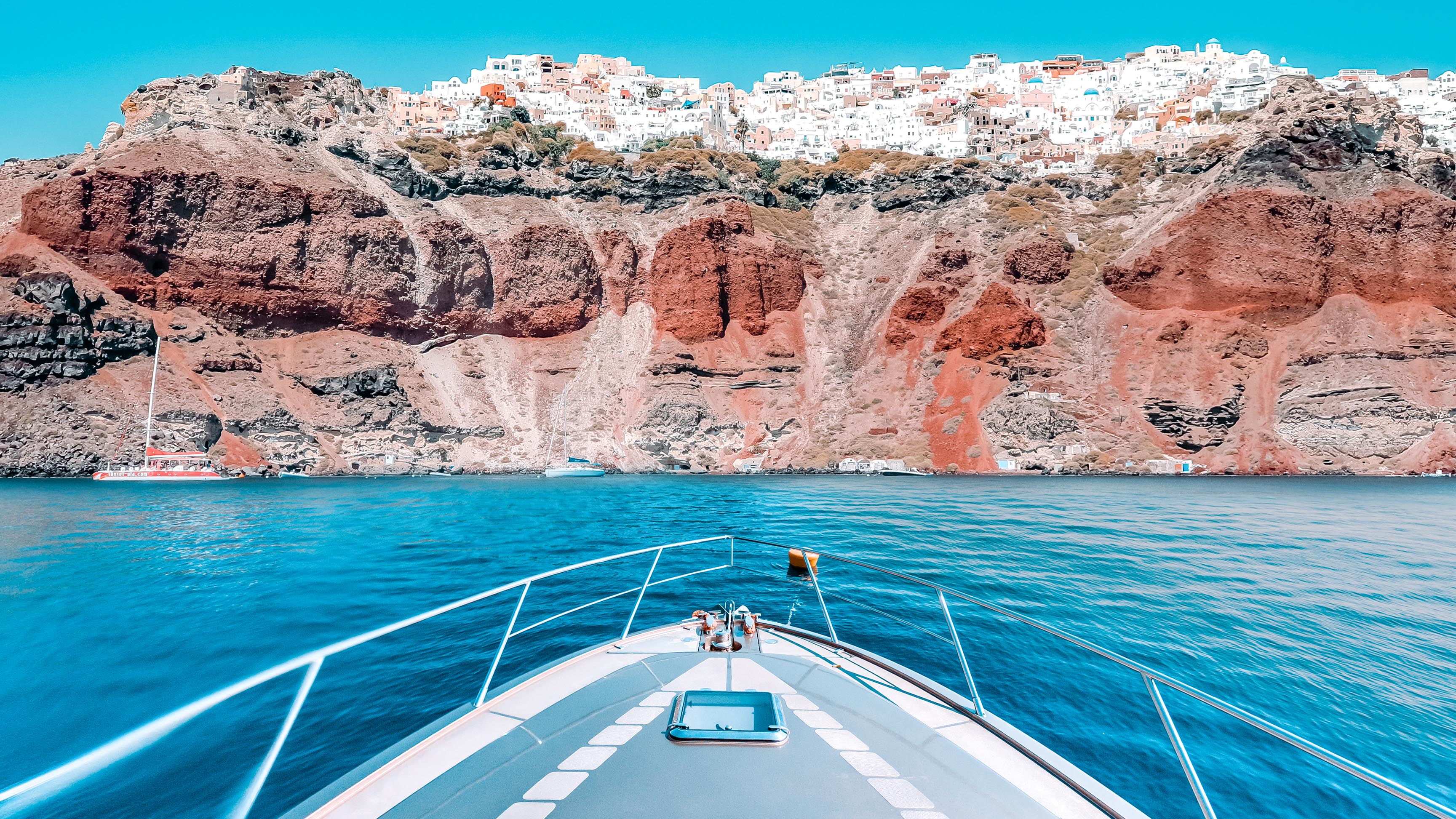 Santorini Yachting Club ©️ Daniel Caspi